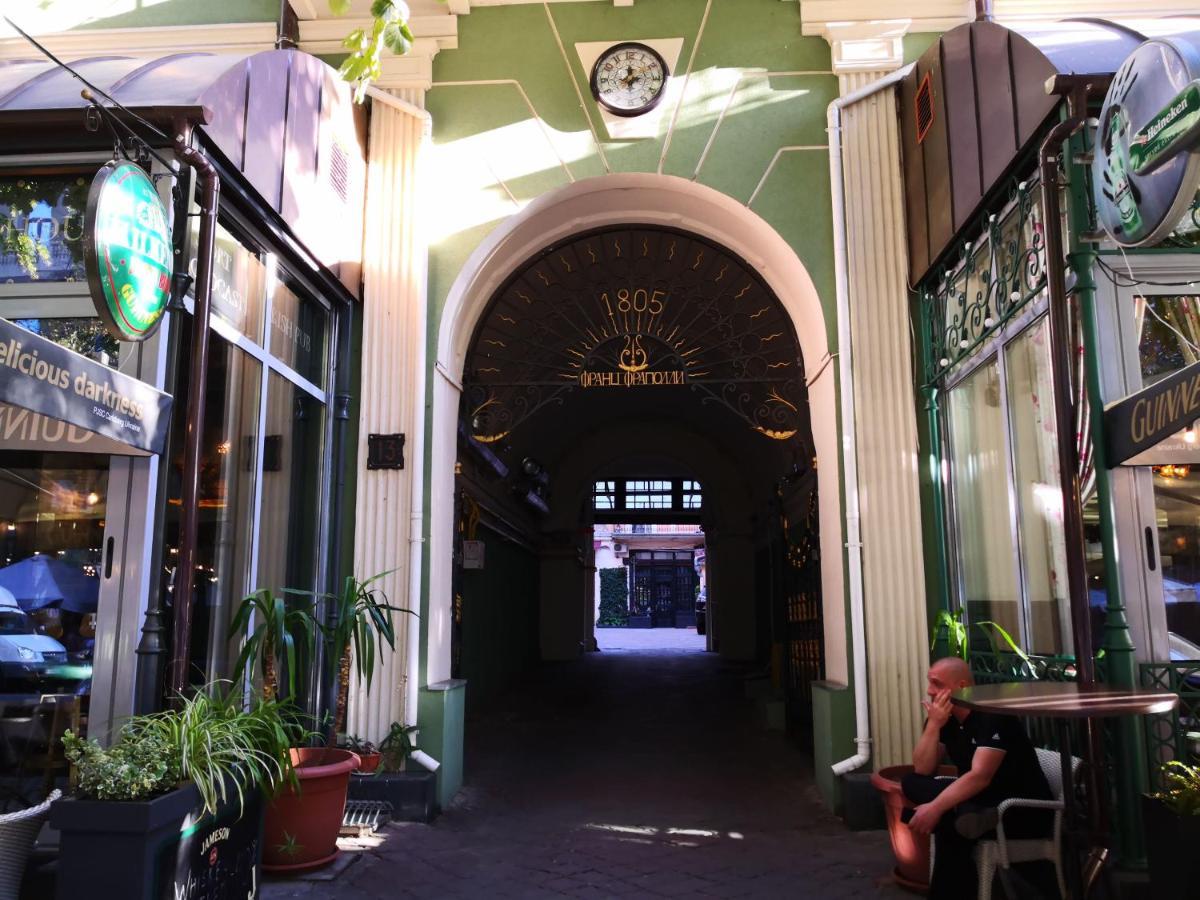 Затишні Апартаменти, Вулиця Дерибасівська, 13 Odessa Esterno foto