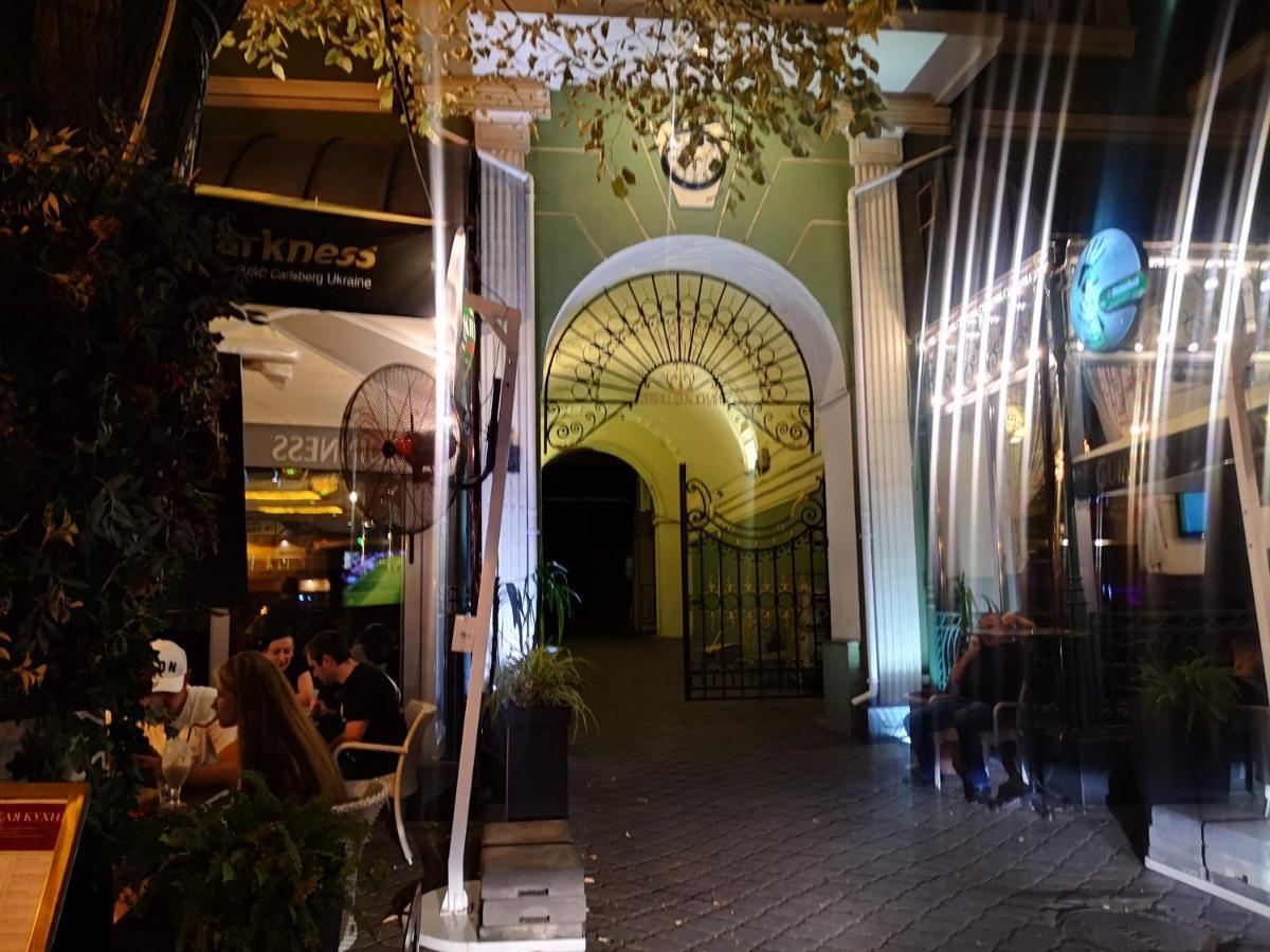 Затишні Апартаменти, Вулиця Дерибасівська, 13 Odessa Esterno foto