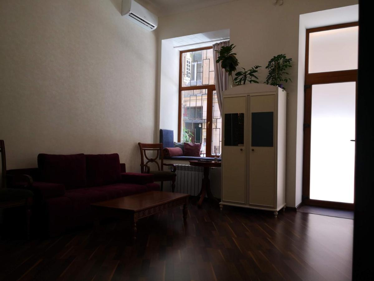 Затишні Апартаменти, Вулиця Дерибасівська, 13 Odessa Esterno foto